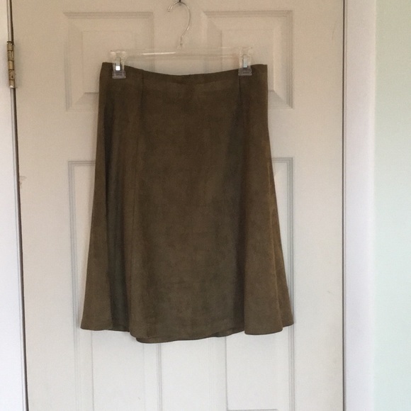 Olive green suede skirt. - Picture 1 of 1